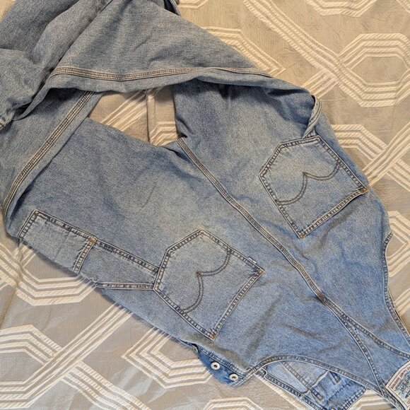 VINTAGE (90s) Levi's Bibs, Size 6-8 (baggy), 8-10 (fitted) - Picture 3 of 6